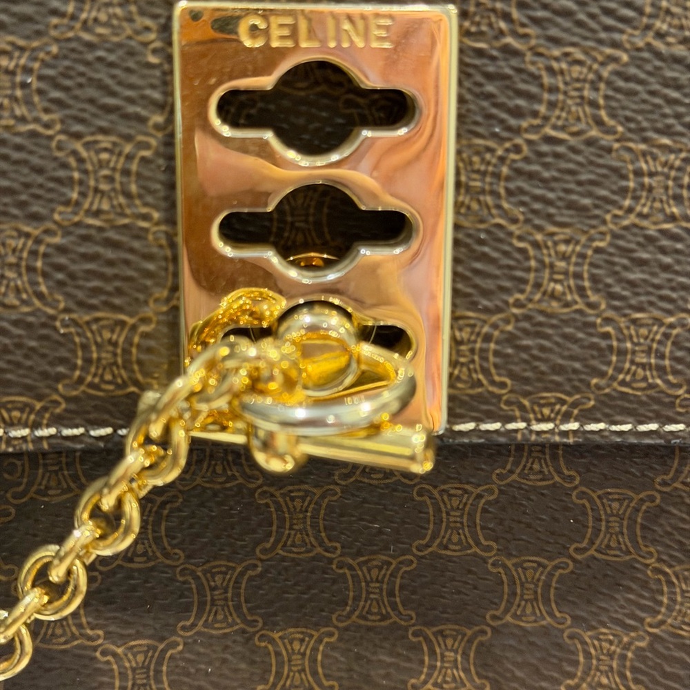 Below cost! Celine rare Macadam chain lock trapezoidal bag with crossbody strap - Picture 3 of 10